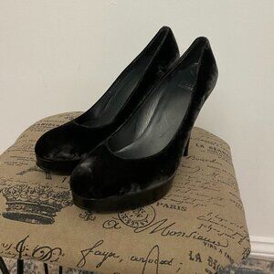 Stuart Weitzman Velvet Stiletto Heels Pumps Round Toe Size 9US Black